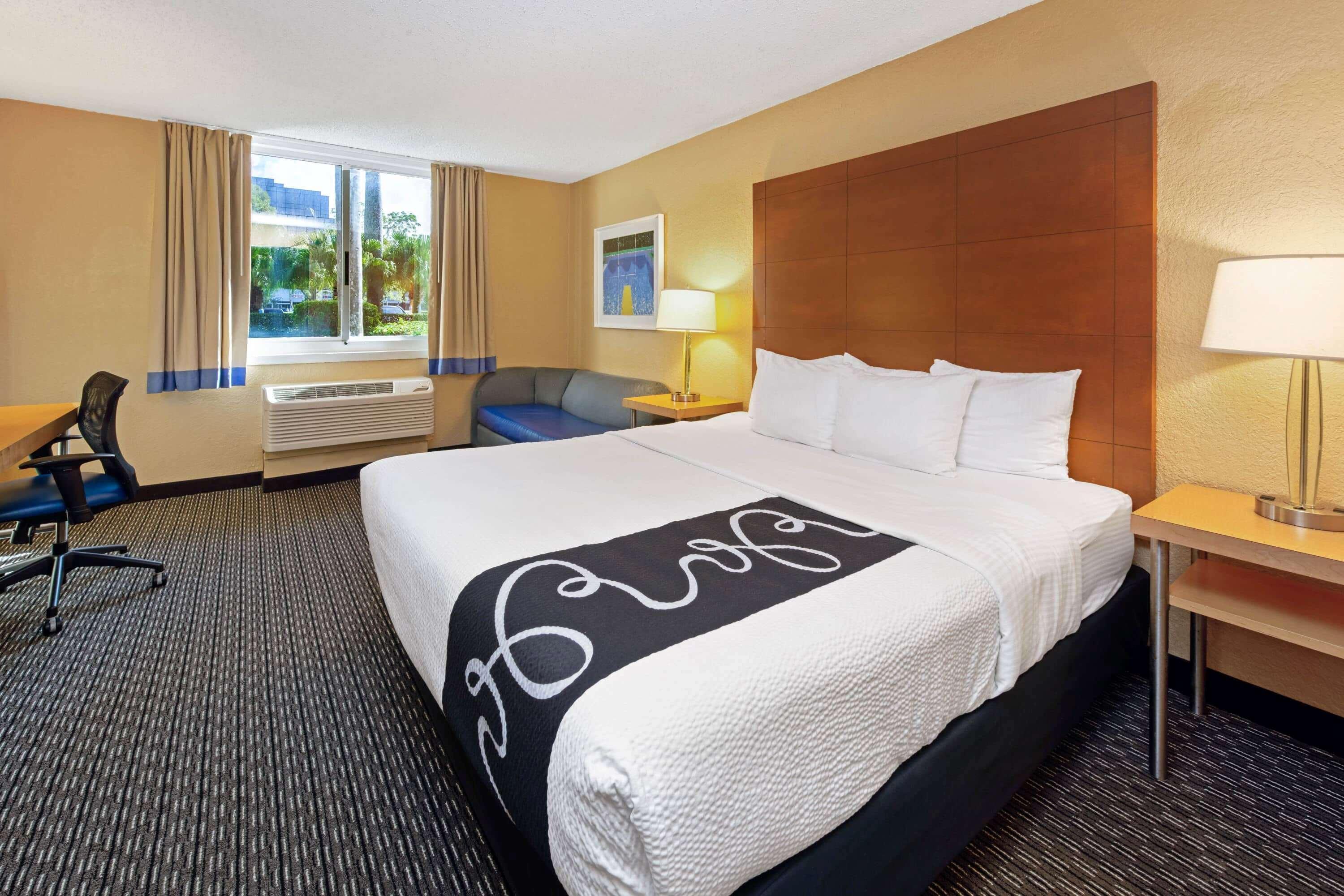La Quinta By Wyndham Coral Springs South Hotel Exterior photo
