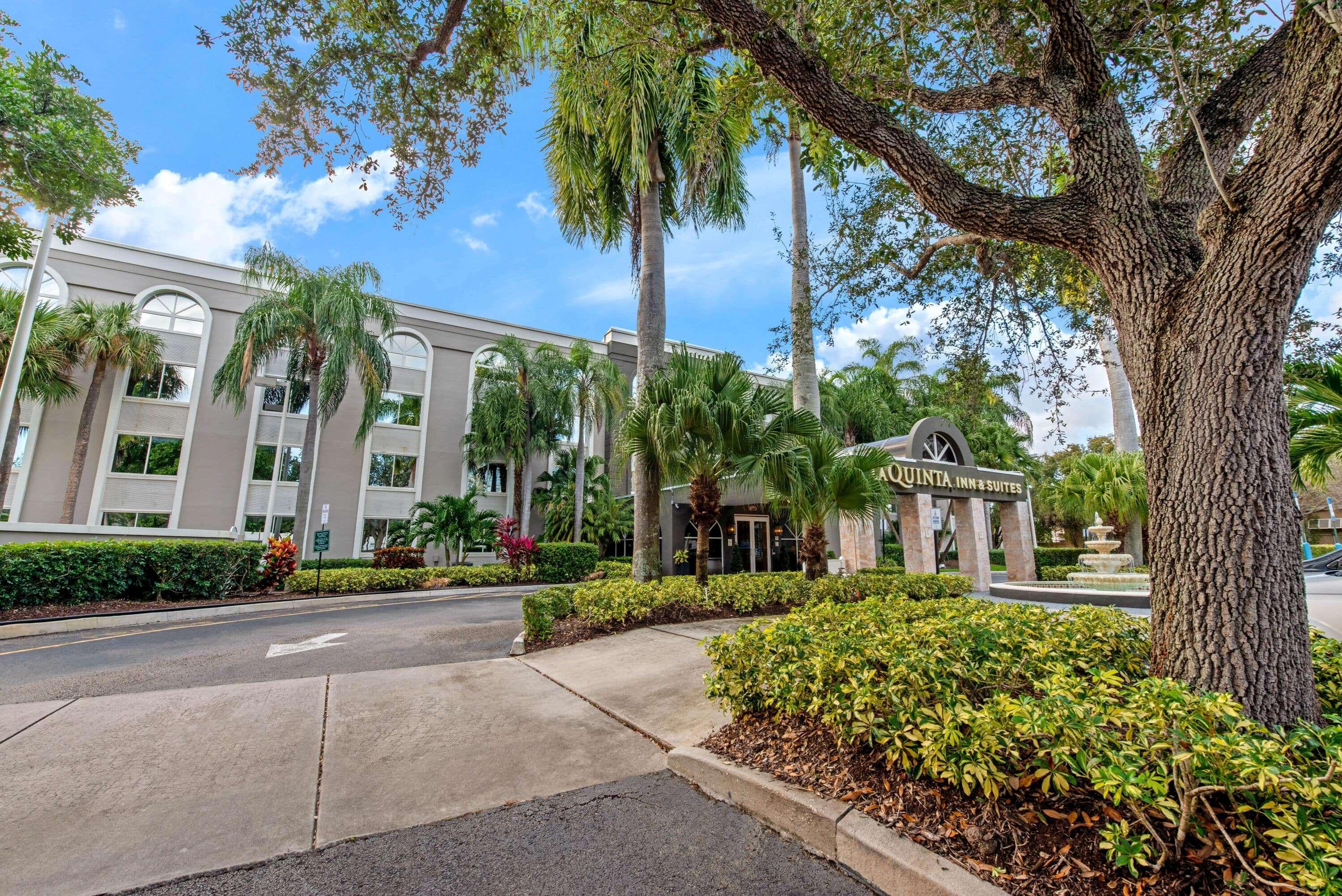 La Quinta By Wyndham Coral Springs South Hotel Exterior photo