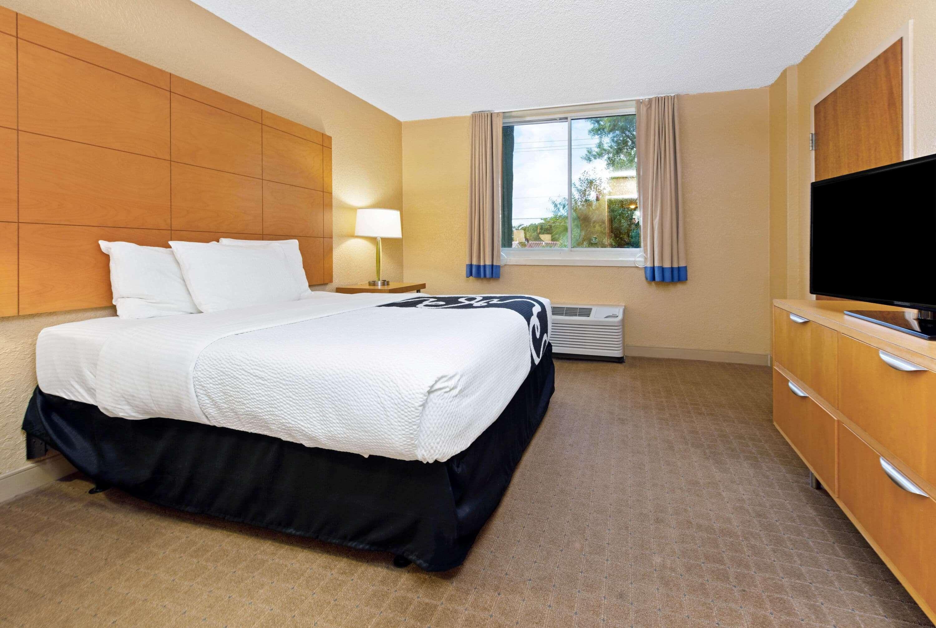 La Quinta By Wyndham Coral Springs South Hotel Exterior photo
