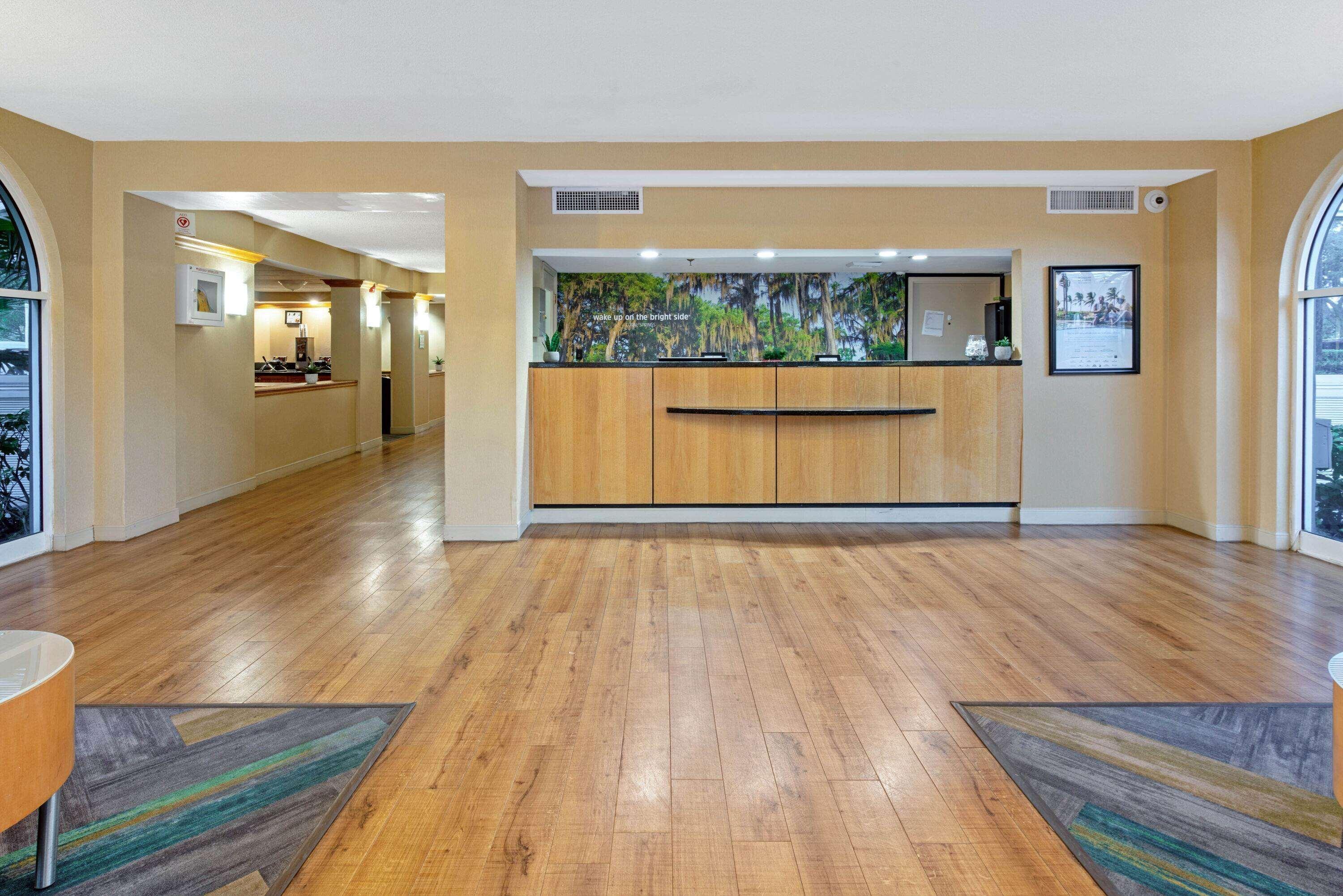 La Quinta By Wyndham Coral Springs South Hotel Exterior photo