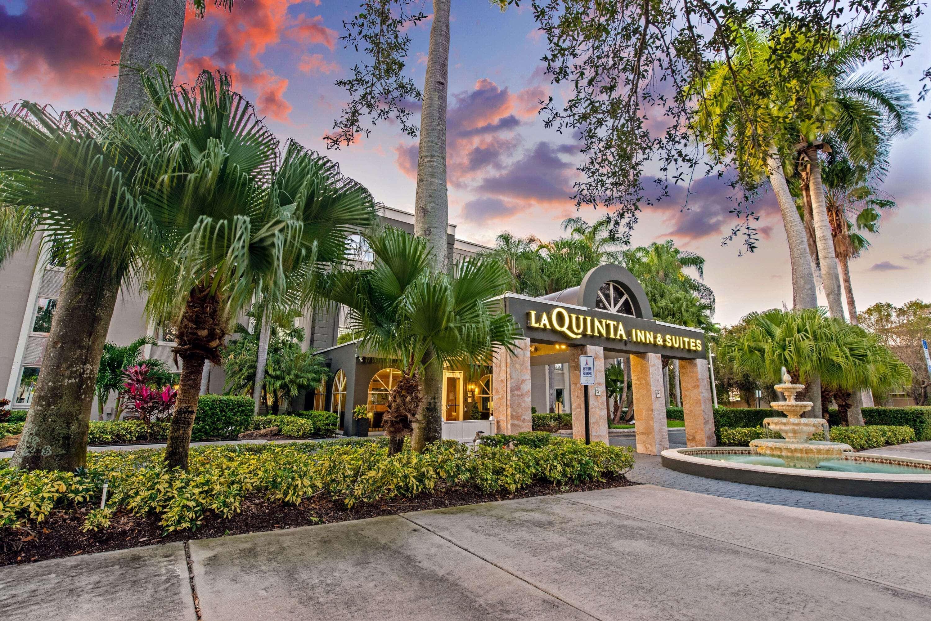 La Quinta By Wyndham Coral Springs South Hotel Exterior photo