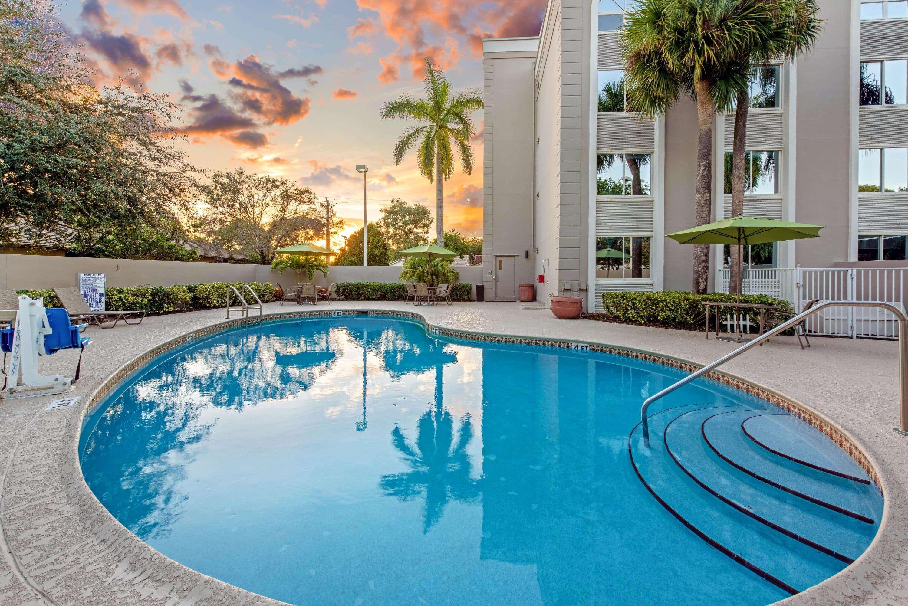 La Quinta By Wyndham Coral Springs South Hotel Exterior photo