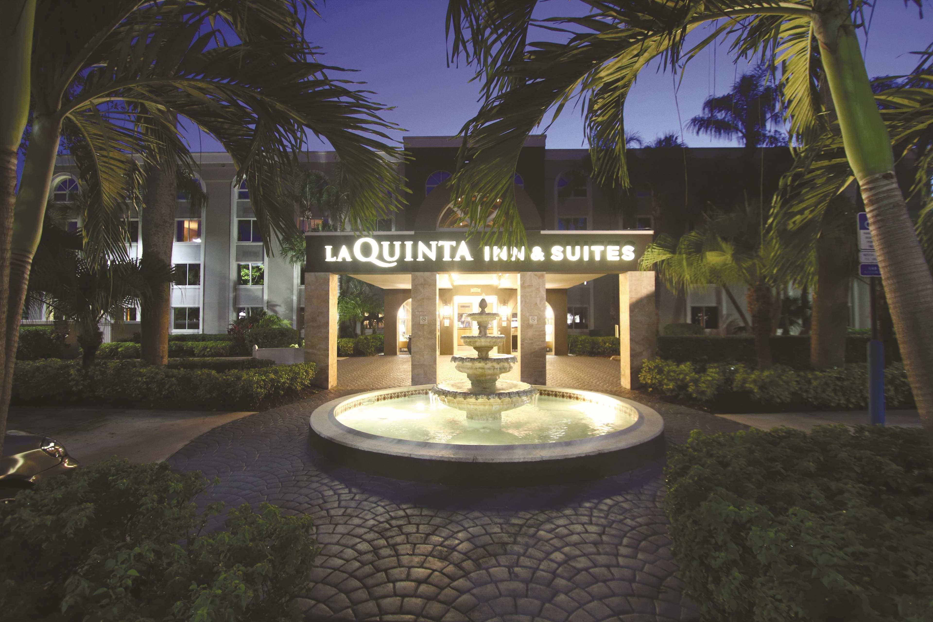 La Quinta By Wyndham Coral Springs South Hotel Exterior photo
