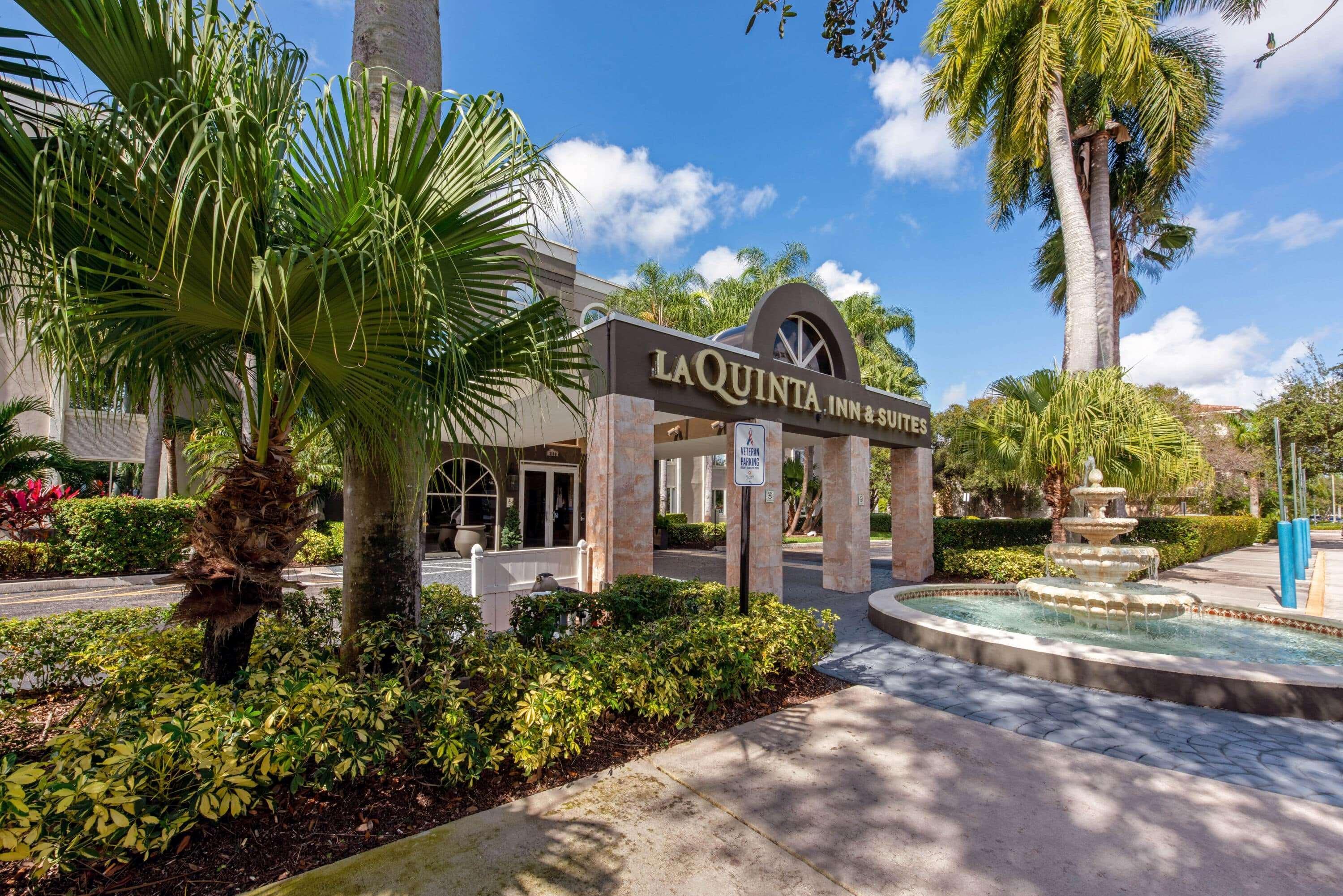 La Quinta By Wyndham Coral Springs South Hotel Exterior photo